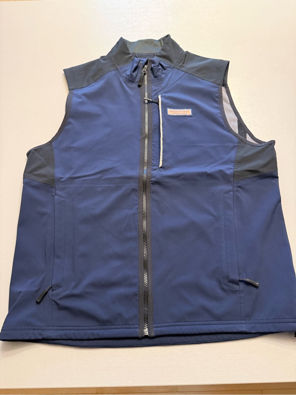 Vineyard Vines Men's Navy and black  performance  Vest